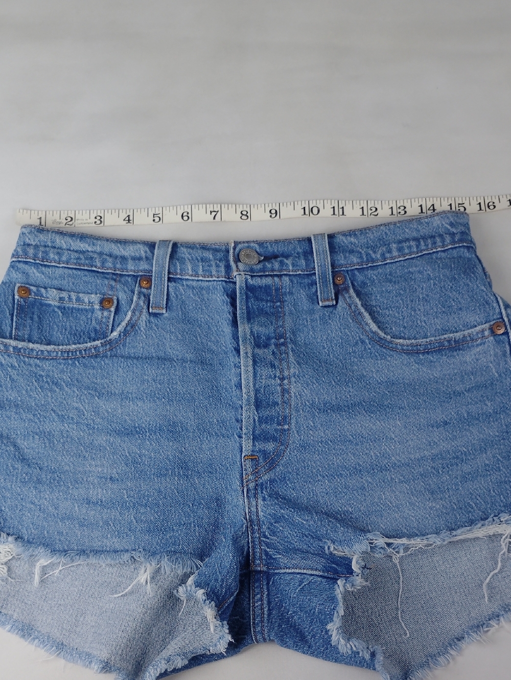 Levi's Women's Denim Shorts. - Picture 15 of 15
